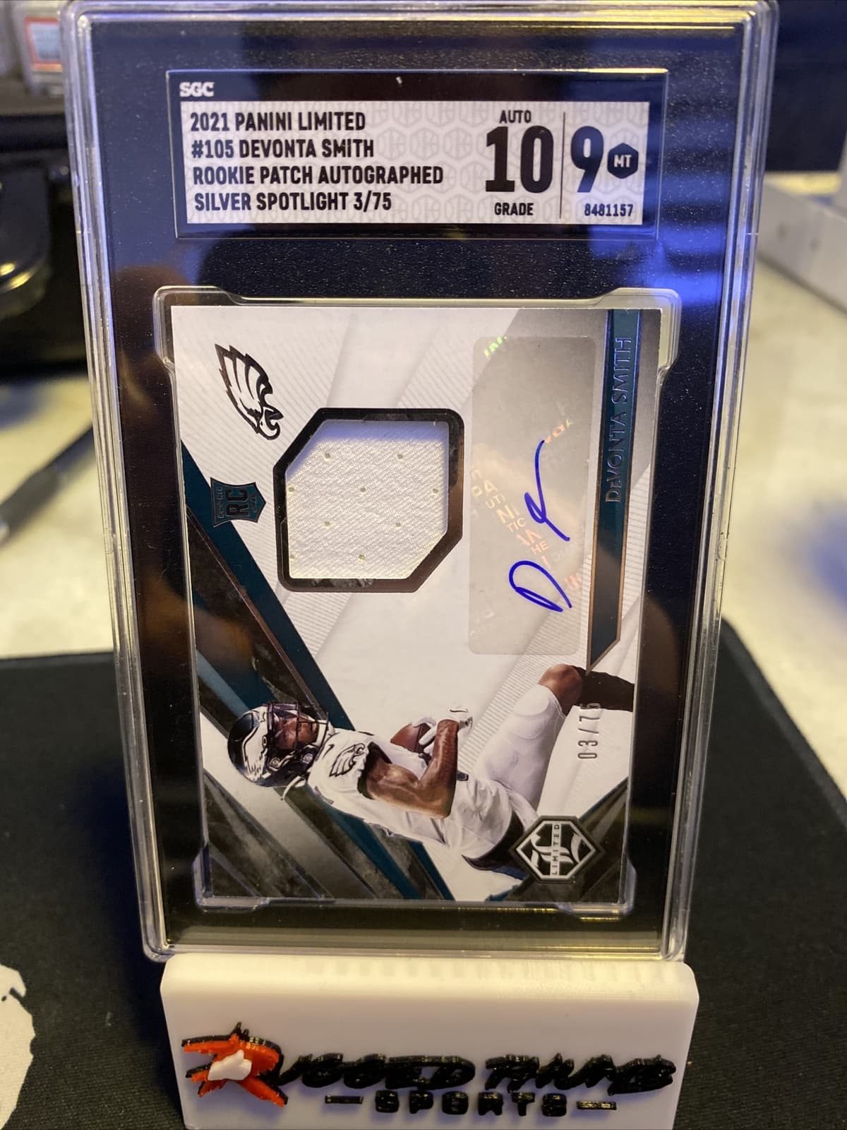 DeVonta Smith Panini Limited #105 Patch Autograph-Silver Spotlight