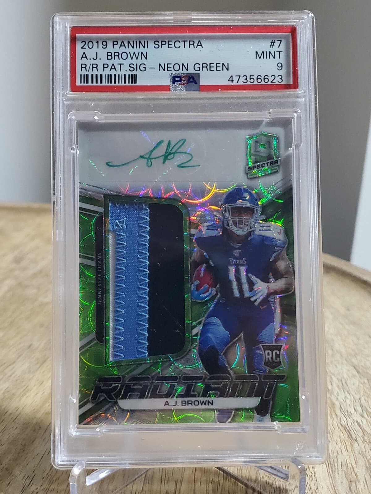 A.J. Brown Panini Spectra Radiant Rookie Patch Signatures #7 Neon Green