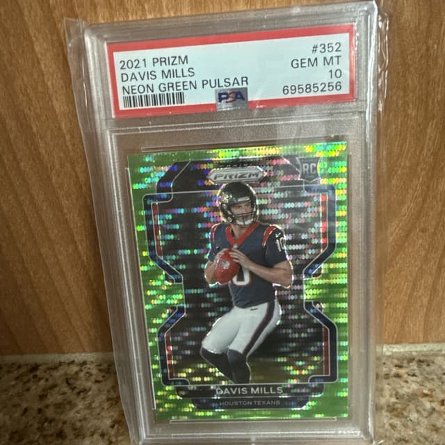 Davis Mills Panini Prizm #352 Neon Green Pulsar