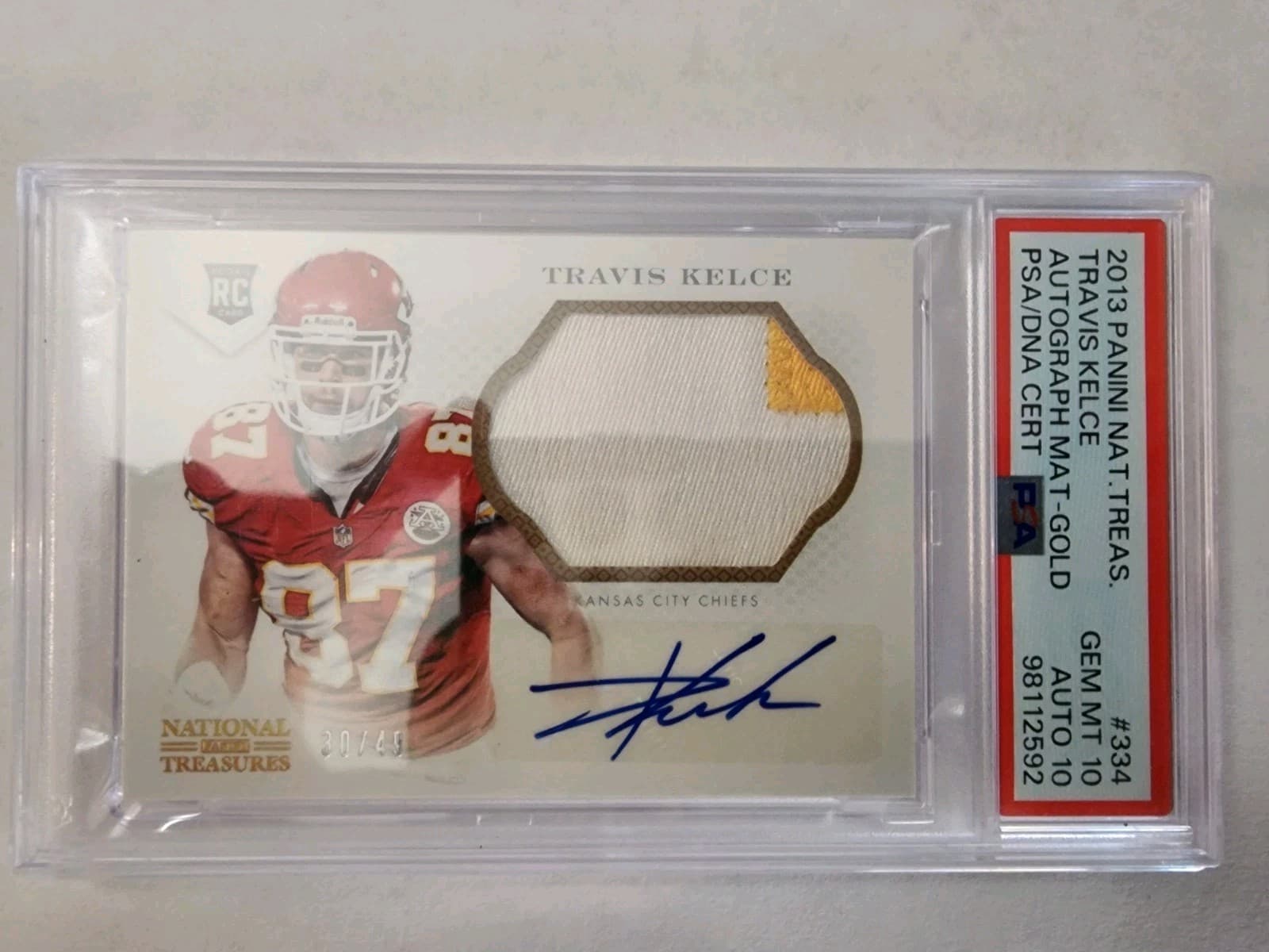 Travis Kelce Panini National Treasures #334 Autograph-Gold