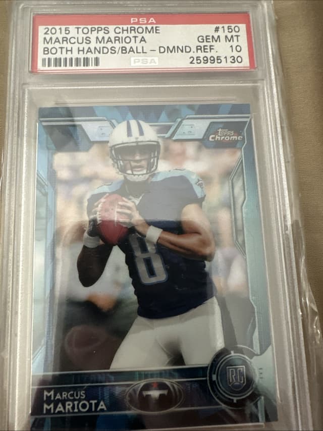 Marcus Mariota Topps Chrome #150 Both Hands on Ball-Diamond Refractor