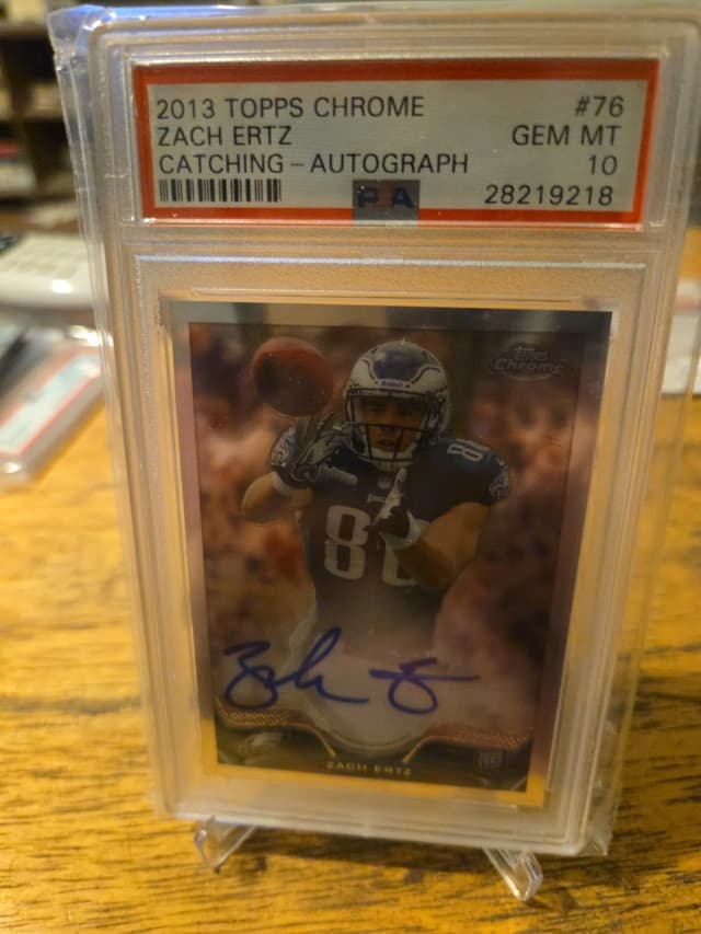 Zach Ertz Topps Chrome #76 Catching-Autograph