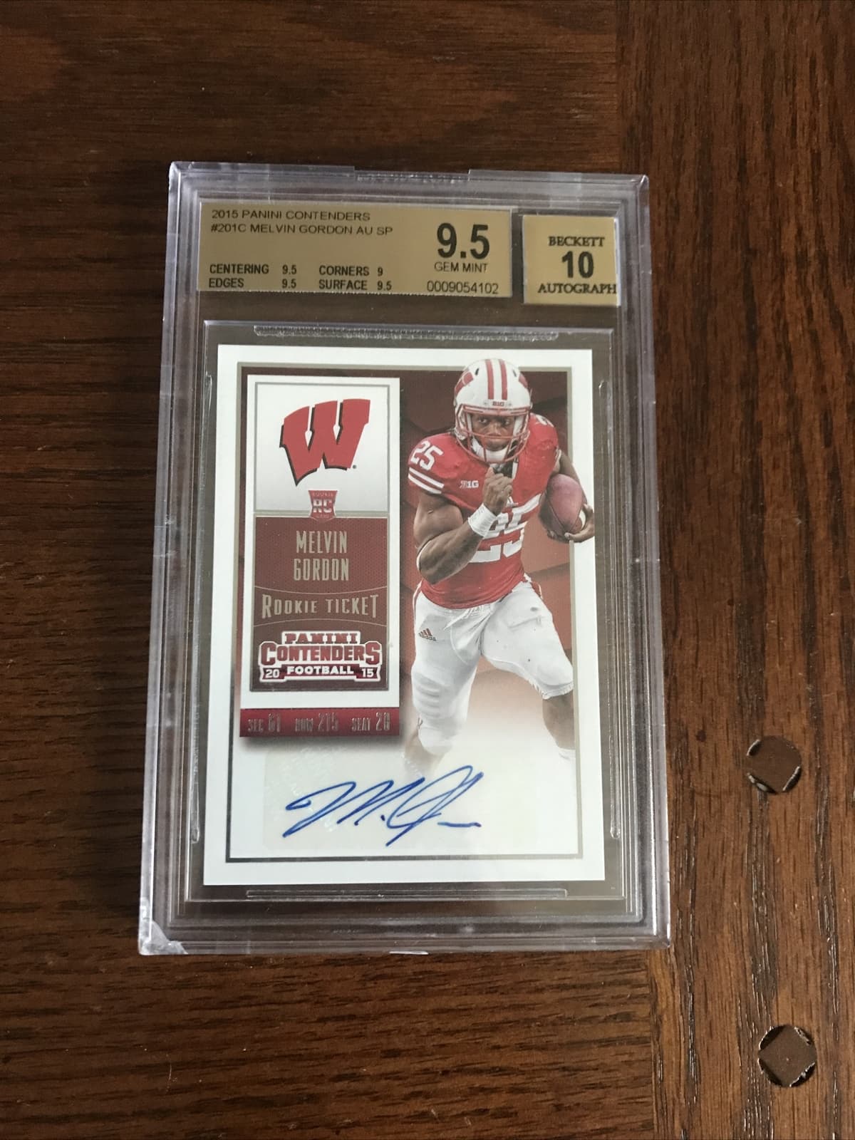 Melvin Gordon Panini Contenders Rookie Ticket Swatches #RTSMG Helmet